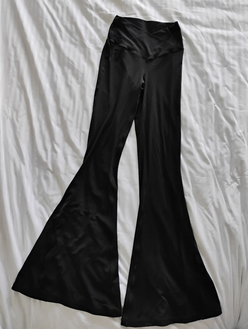 Offline by Aerie Real Me High Waisted Crossover Flare Leggings Black Size M